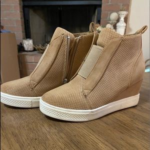 Ccocci, size 5.5 like new, worn once.